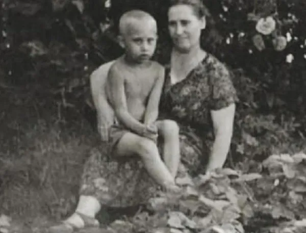 Vladimir Putin with his Mother Vladimir Putin with his Mother